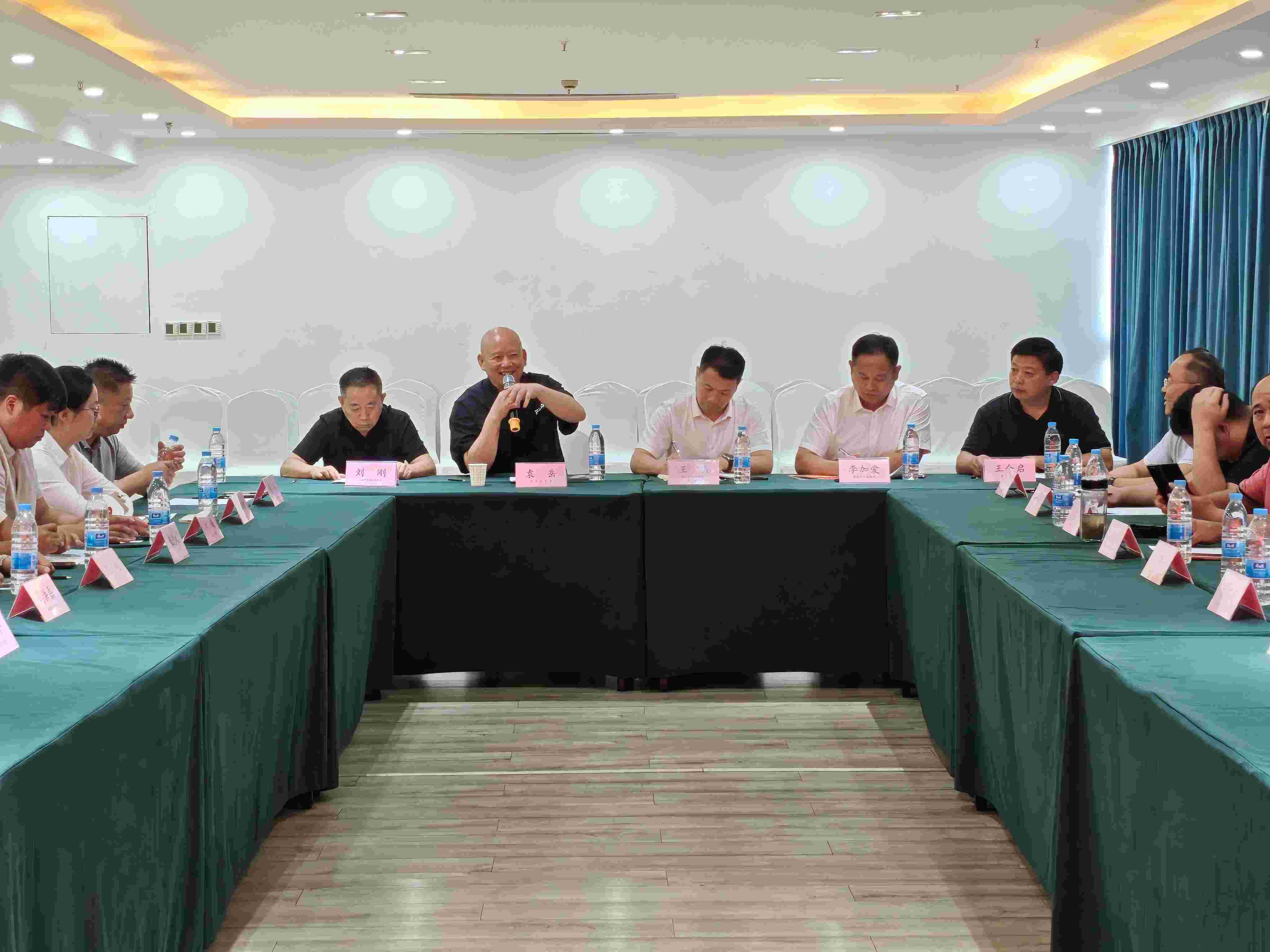 普通地级市民企要勇于寻找缝隙机会